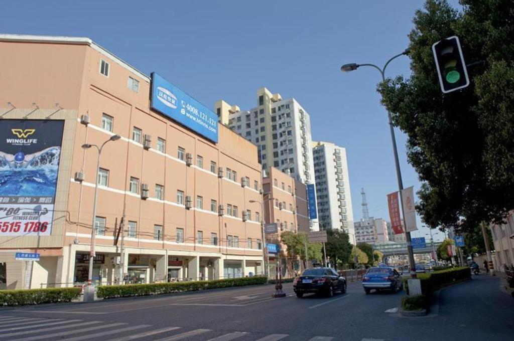 Hanting Shangnhai Xizang Bei Road Metro Station Shanghai