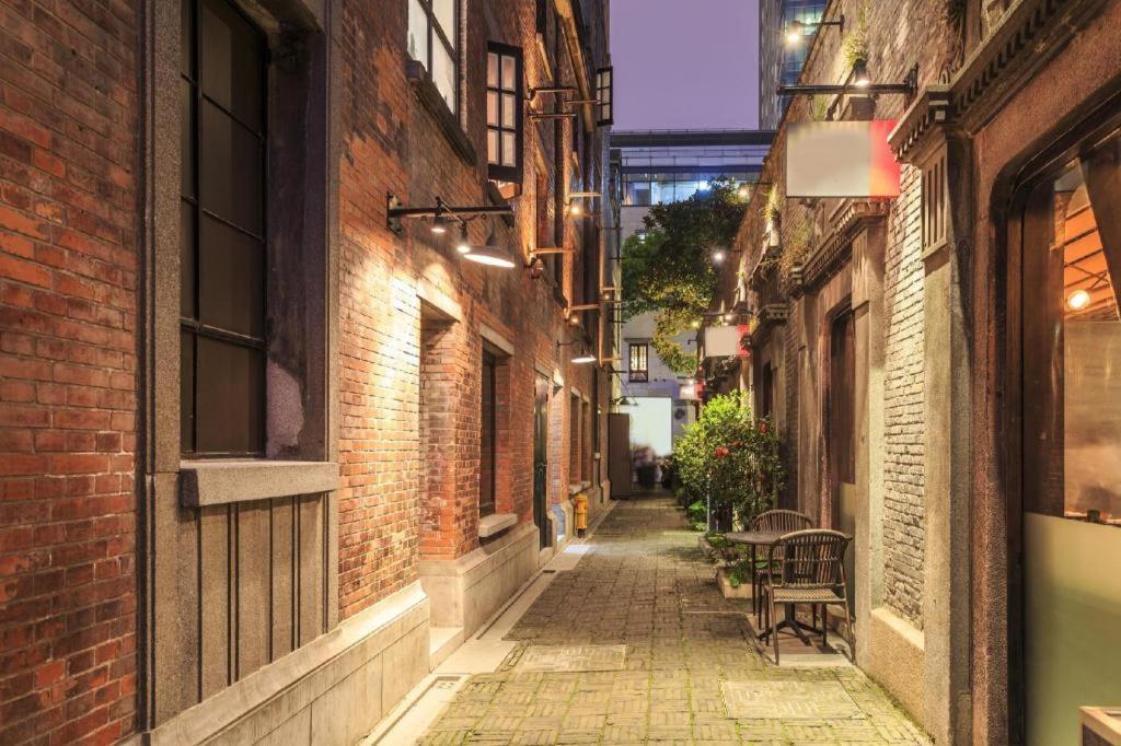 Hotel Hanting Shangnhai Xizang Bei Road Metro Station 2*