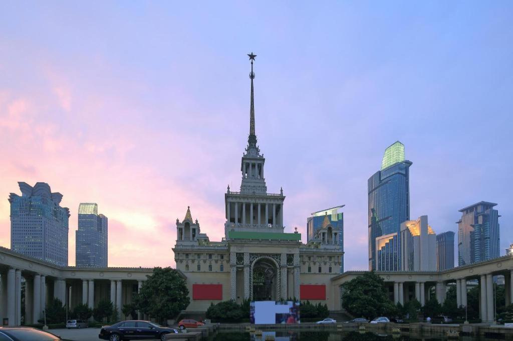 Hanting Shangnhai Xizang Bei Road Metro Station